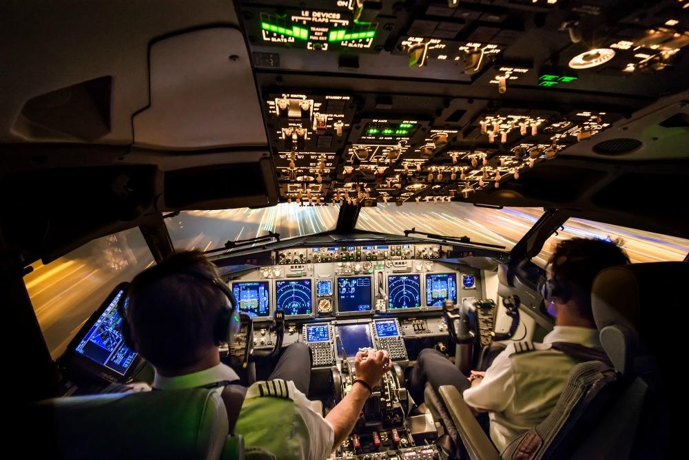 How do I become a commercial airline pilot? | Aviationkart