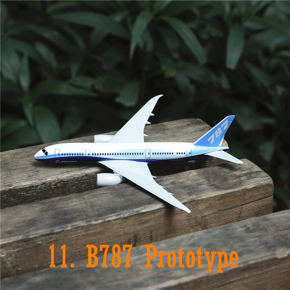 Scale 1:400 Metal Aiplane Replica 15cm Chile LAN LATAM Latin Airlines Aircraft Diecast Model Aviation Miniature Gift for Boy